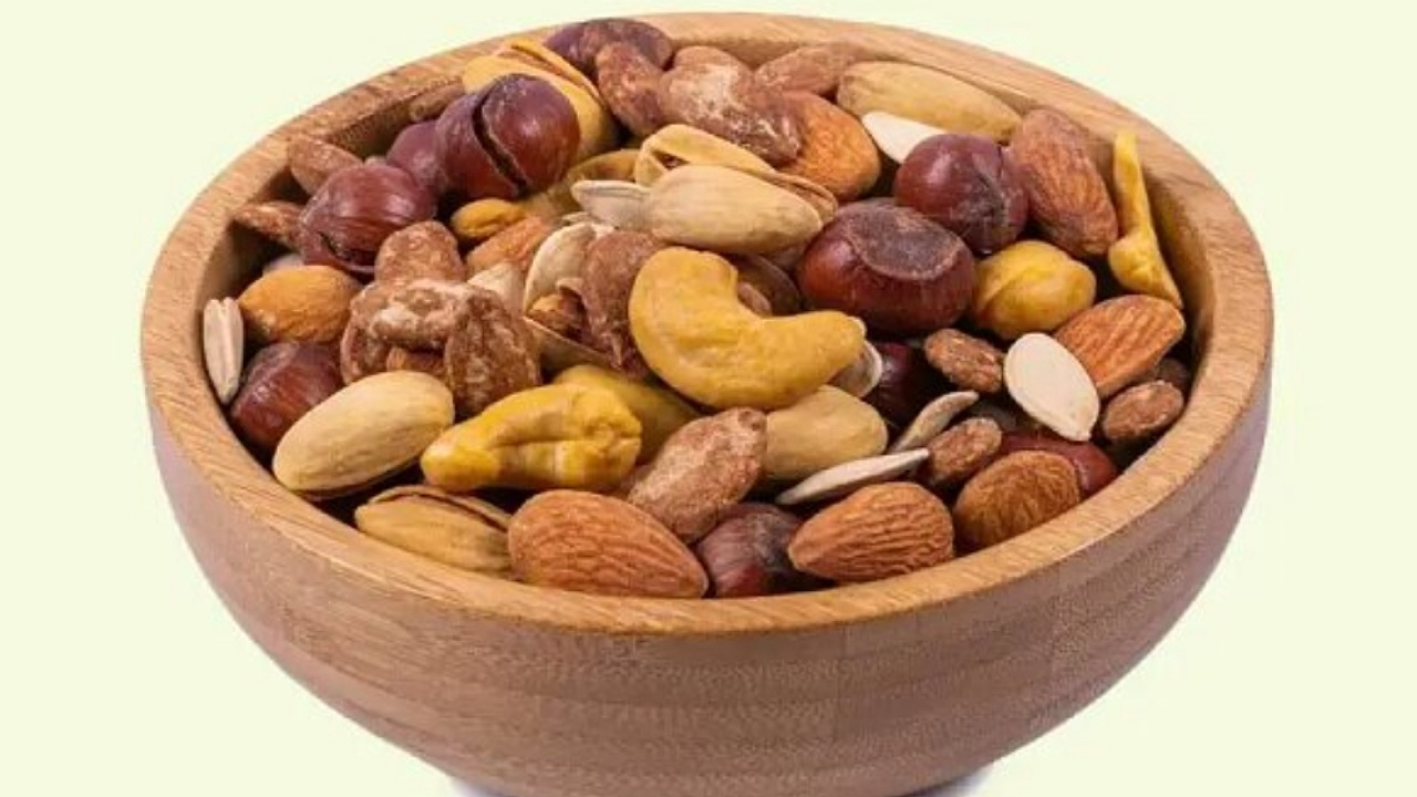 زیاده روی در مصرف آجیلها و افزایش وزن