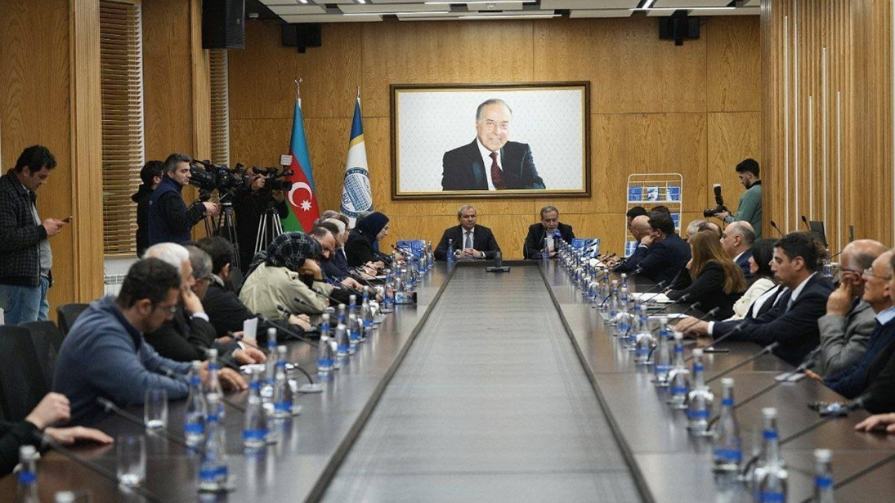 حضور و سخنرانی وزیر امور خارجه در دانشگاه دولتی باکو