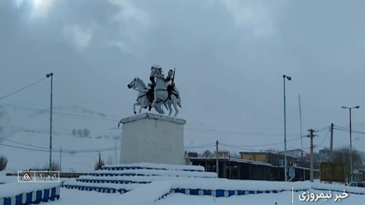ورود گردشگران به کوهرنگ با بارش برف + فیلم