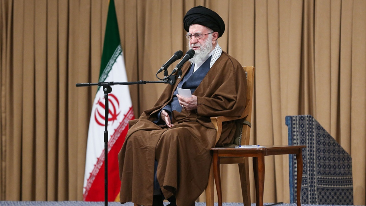 پاسخ رهبر معظم انقلاب به چهار پرسش درباره دشمنی آمریکا با ایران + فیلم