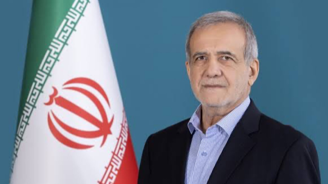 پزشکیان: باید آنقدر قوی باشیم که کسی جرأت نکند به خاک و هویت ما طمع کند