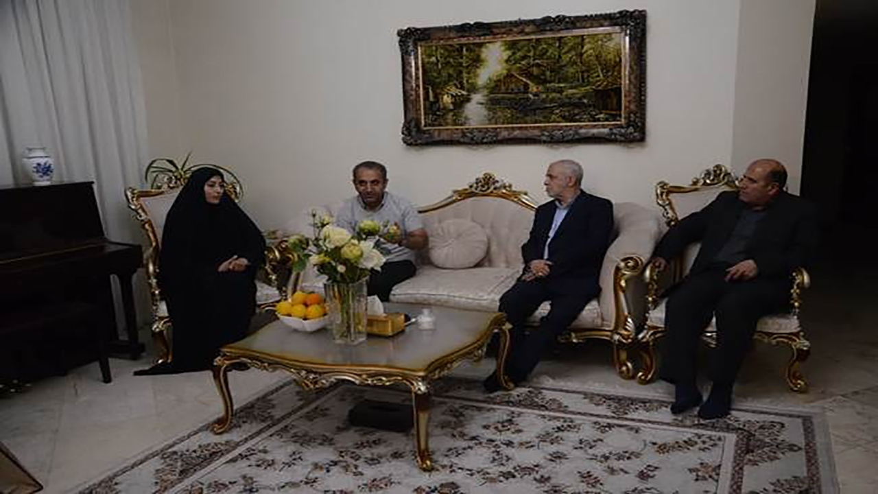 شهدای دانش‌آموز چراغ هدایت آیندگان هستند