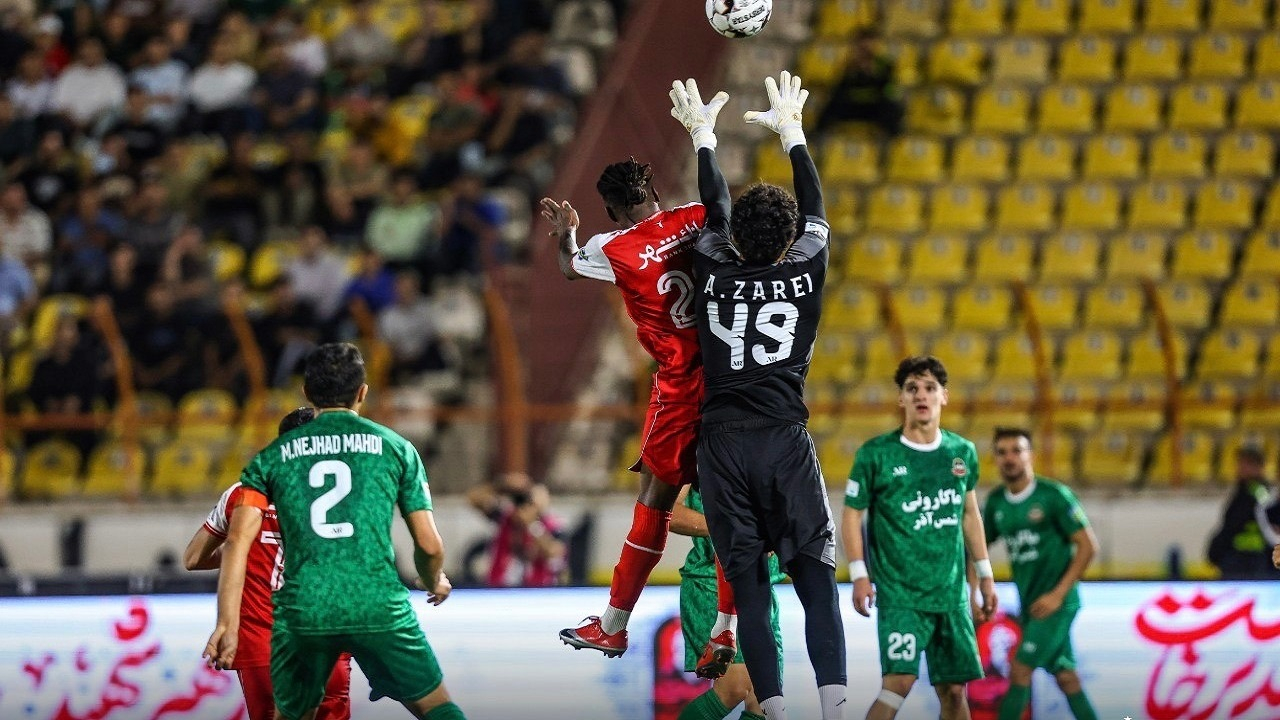 بازیکن شمس آذر در بازی با پرسپولیس باید اخراج می‌شد