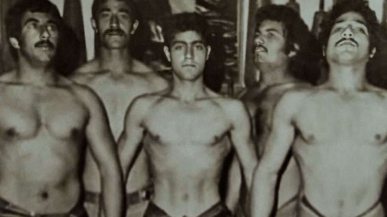 خاطره حاج قاسم از کتک زدن پاسبان زمان شاه به خاطر تعرض به دختر بی‌حجاب + فیلم