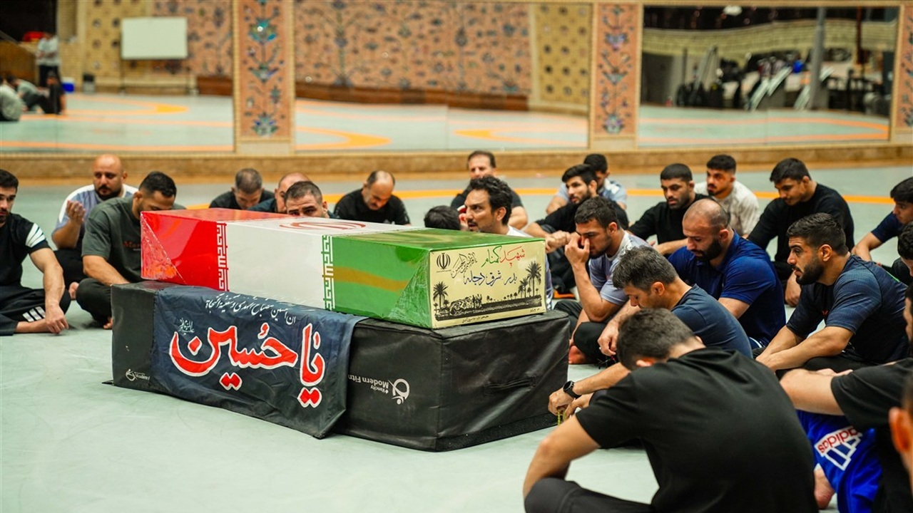 مراسم تشییع شهید گمنام توسط کشتی گیران در دهکده فرشتگان میناب فدراسیون کشتی + فیلم