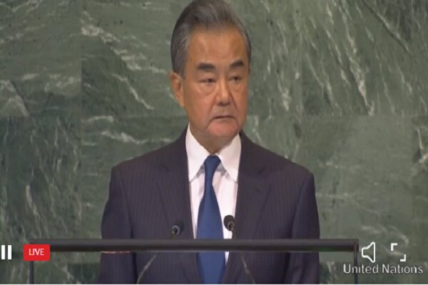 وانگ یی: باید صلح را حفظ کرده و با جنگ مخالفت کنیم