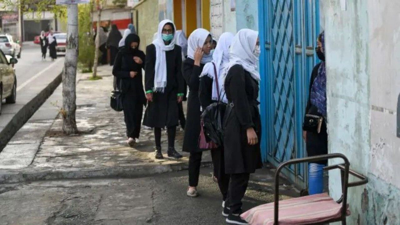 اخراج دختران از آموزشگاهها در هرات