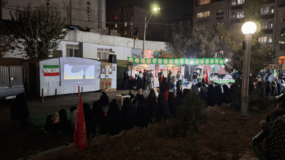اکران مستند «پیروزی اراده» در میدان لوزی تهران