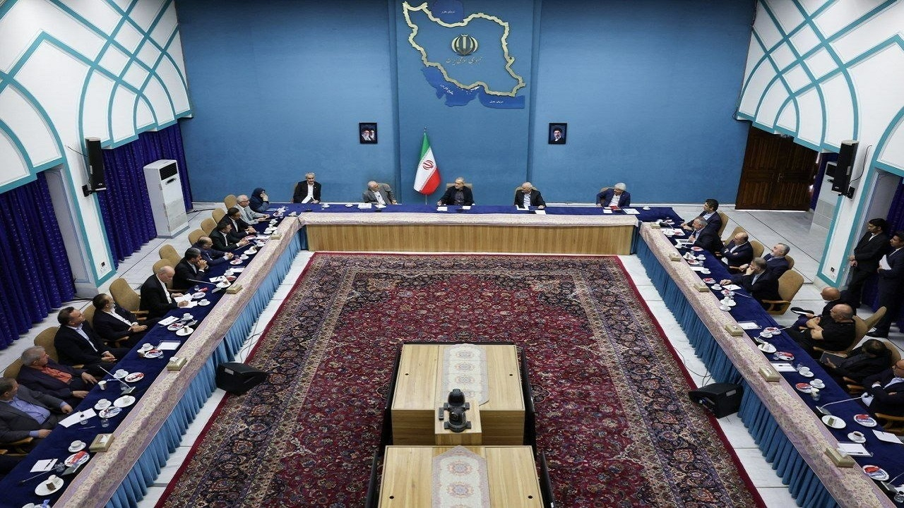 پزشکیان: عبور از مشکلات اقتصادی نیازمند همراهی و نقش‌آفرینی کارآفرینان است