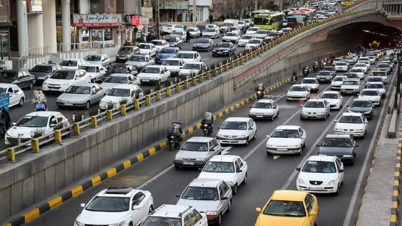 تردد در بزرگراه‌های همت و نواب سنگین است