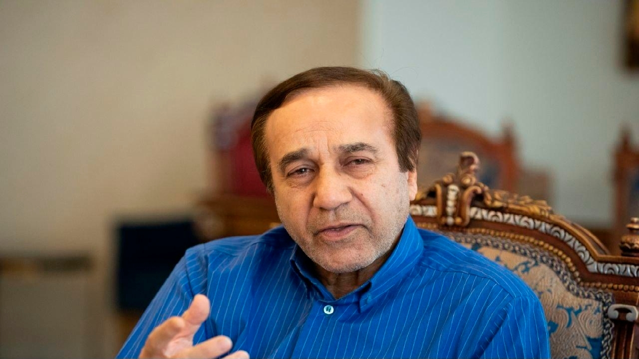 محمد گلریز: مردم ایران در سختترین شرایط پای وطن ایستادهاند + فیلم