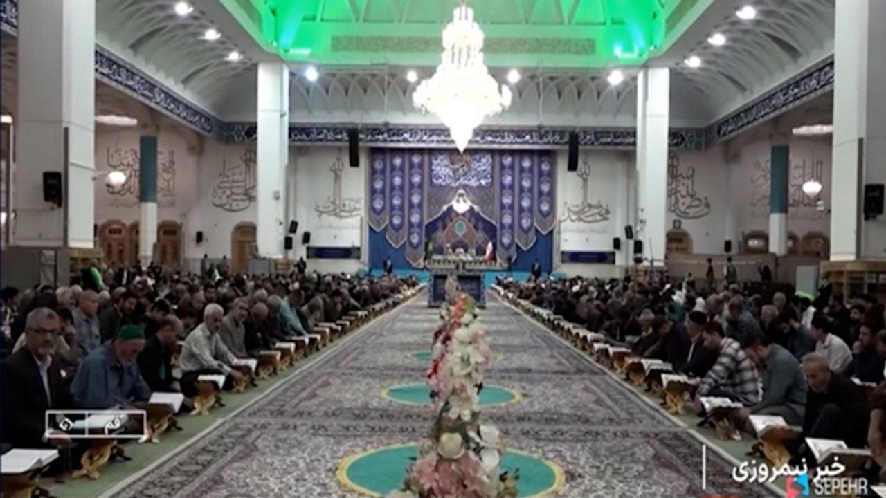 ترتیلخوانی قرآن کریم در حرم مطهر حضرت معصومه (س) در ماه رمضان + فیلم