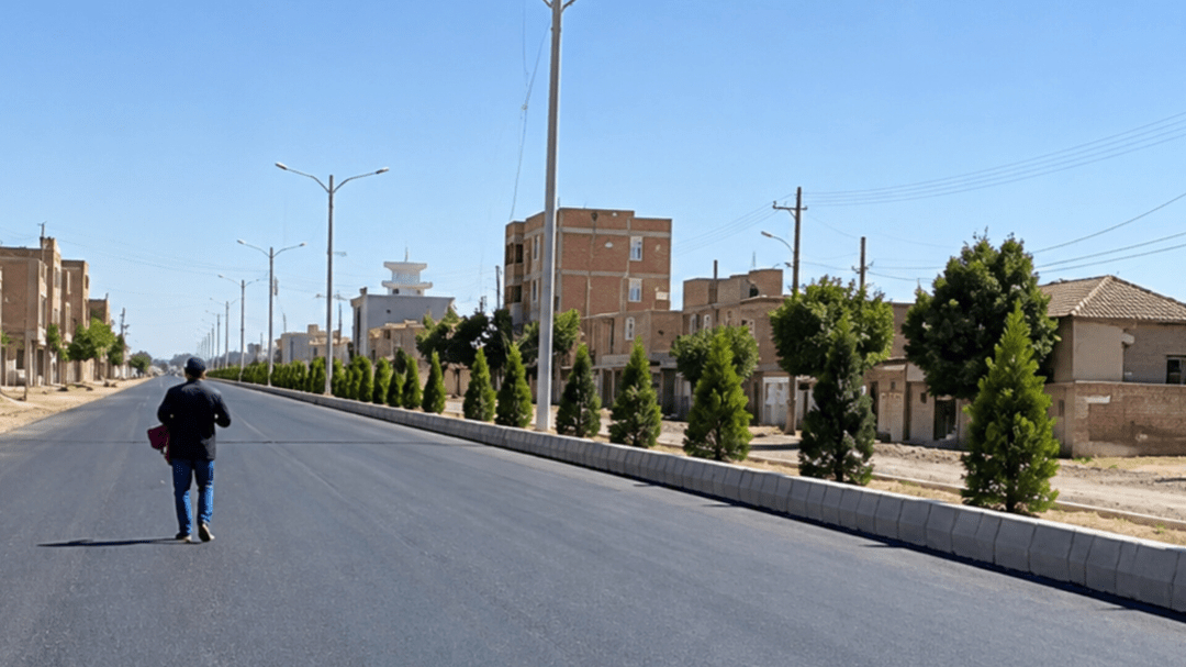 فارس من| روکش آسفالت جاده جعفرآباد مغان در حال اجرا است
