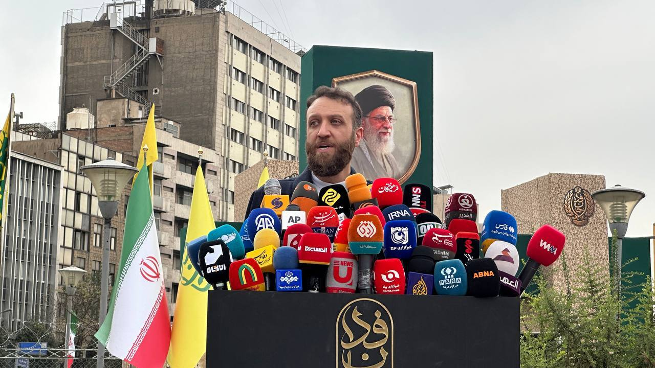 در میان ثبت‌نام‌کنندگان افرادی هستند که اقامت آمریکا دارند