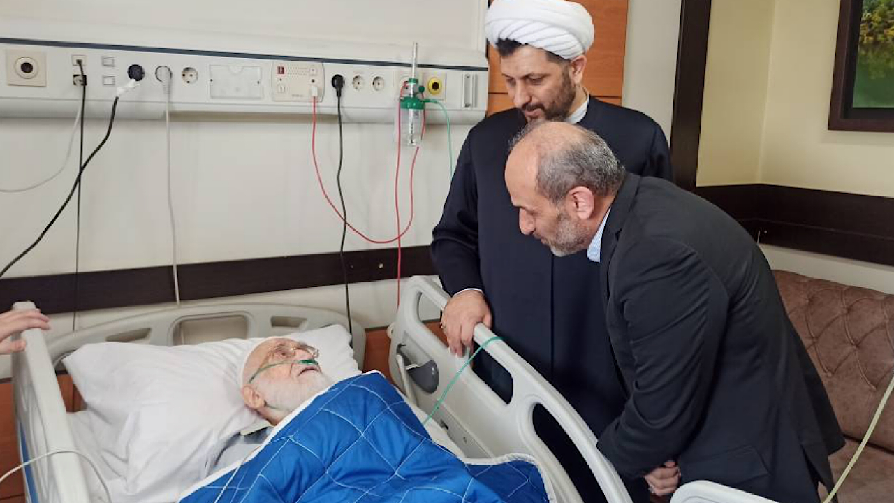 عیادت رئیس رسانه ملی از آیتاللهالعظمی نوری همدانی