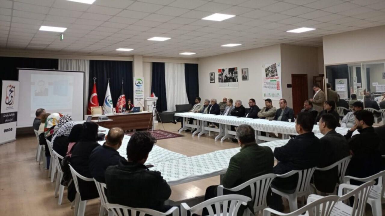 تقدیر از بیدل شناس افغانستانی در استانبول همزمان با رونمایی از رمان "در سواحل گنگا"