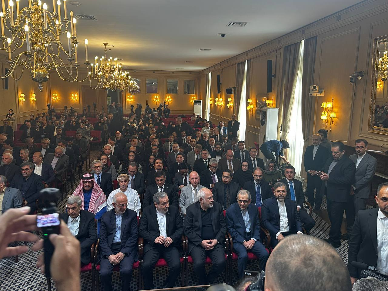 عراقچی: دشمنان از حمله مجدد به ایران خودداری کنند چون برای آنها بدون پیامد نیست/ صلح در منطقه باید درون‌زا باشد