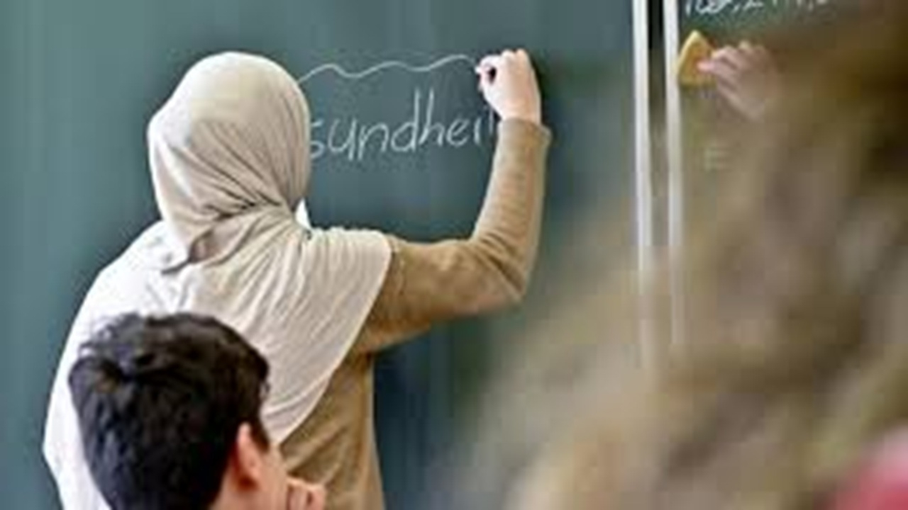 ممنوعیت حجاب در مدارس اتریش + فیلم