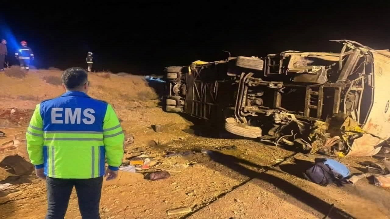 جزئیات سانحه مرگبار اتوبوس در آزادراه نطنز