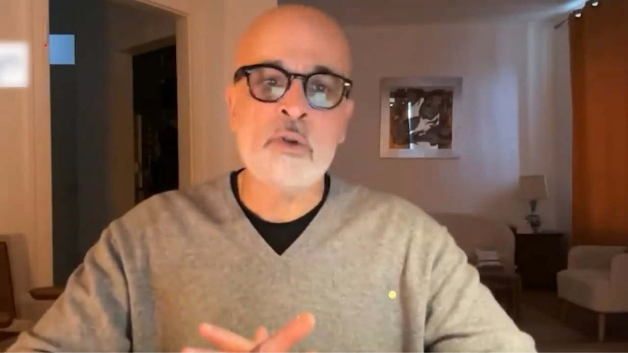 حمله تند مشاور پیشین رضا پهلوی؛ او از هر ابله بی‌سوادی ابله‌تر است! + فیلم