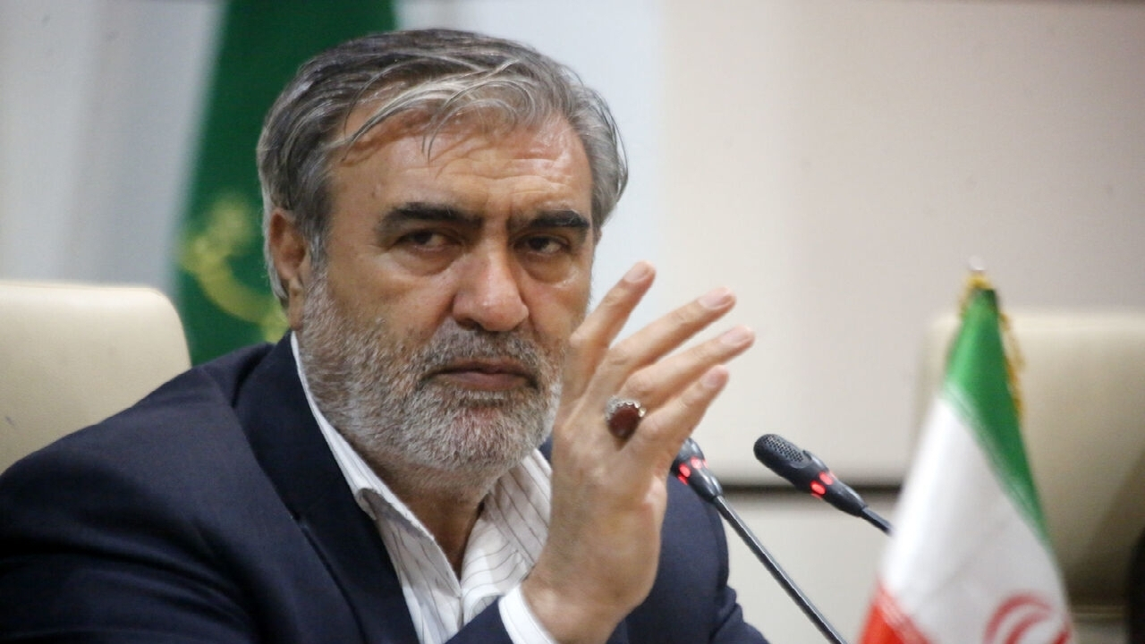 عزیزی: در آخر ما و کشور‌های همسایه در منطقه می‌مانیم، چشم در چشم