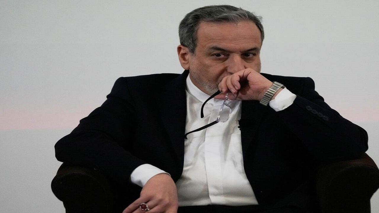 وزیر امور خارجه به سوگ خواهر خود نشست