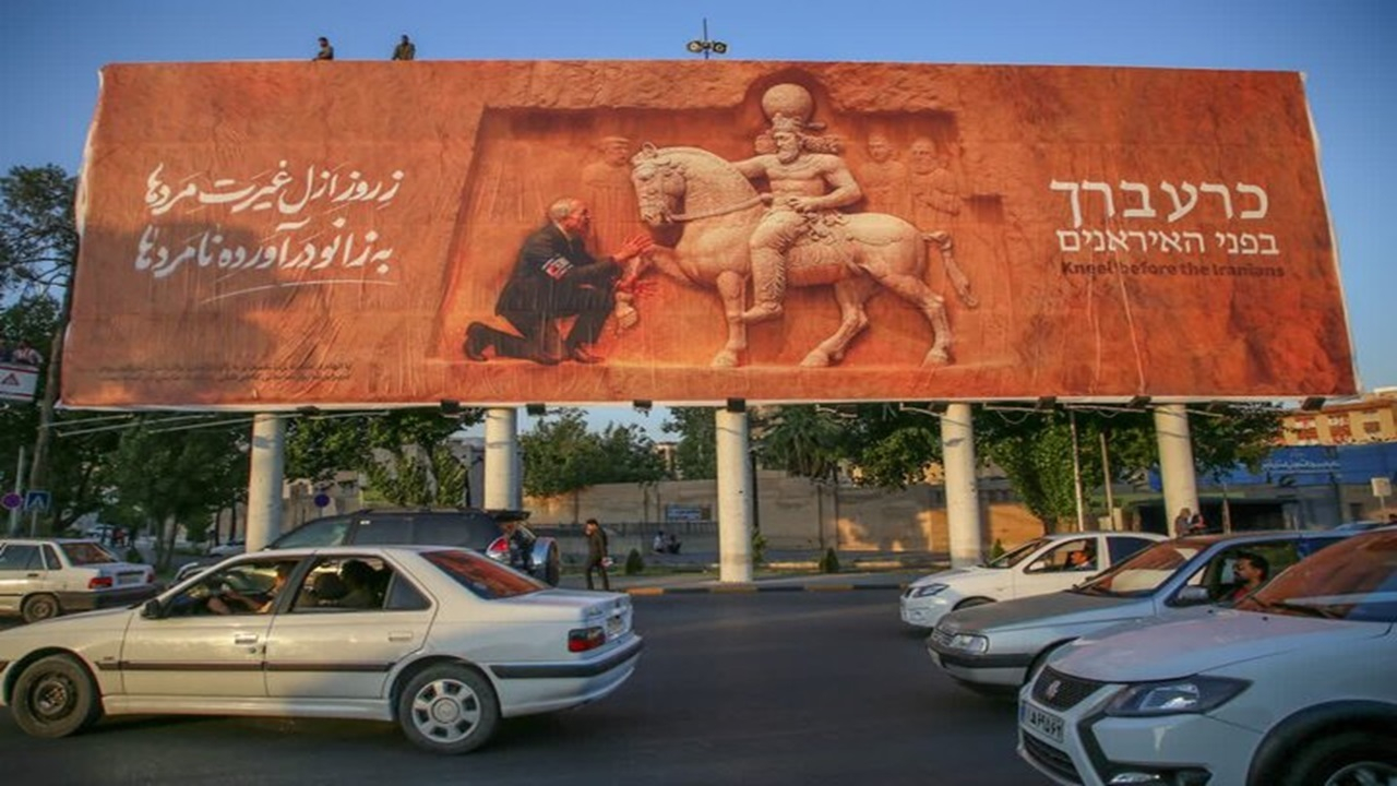 رونمایی از دیوارنگاره جدید در یکی از میدانهای شهر شیراز + فیلم