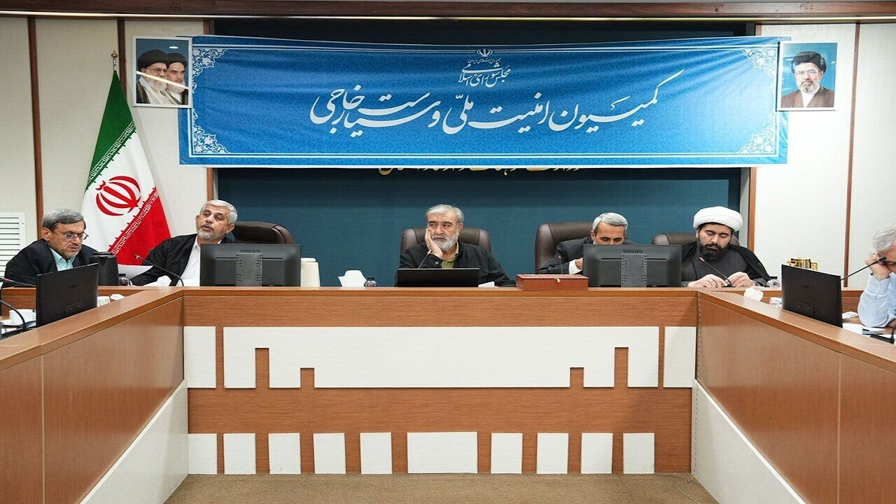 دریافت هزینه خدمات از کشتیهای عبوری از تنگه هرمز تصویب شد