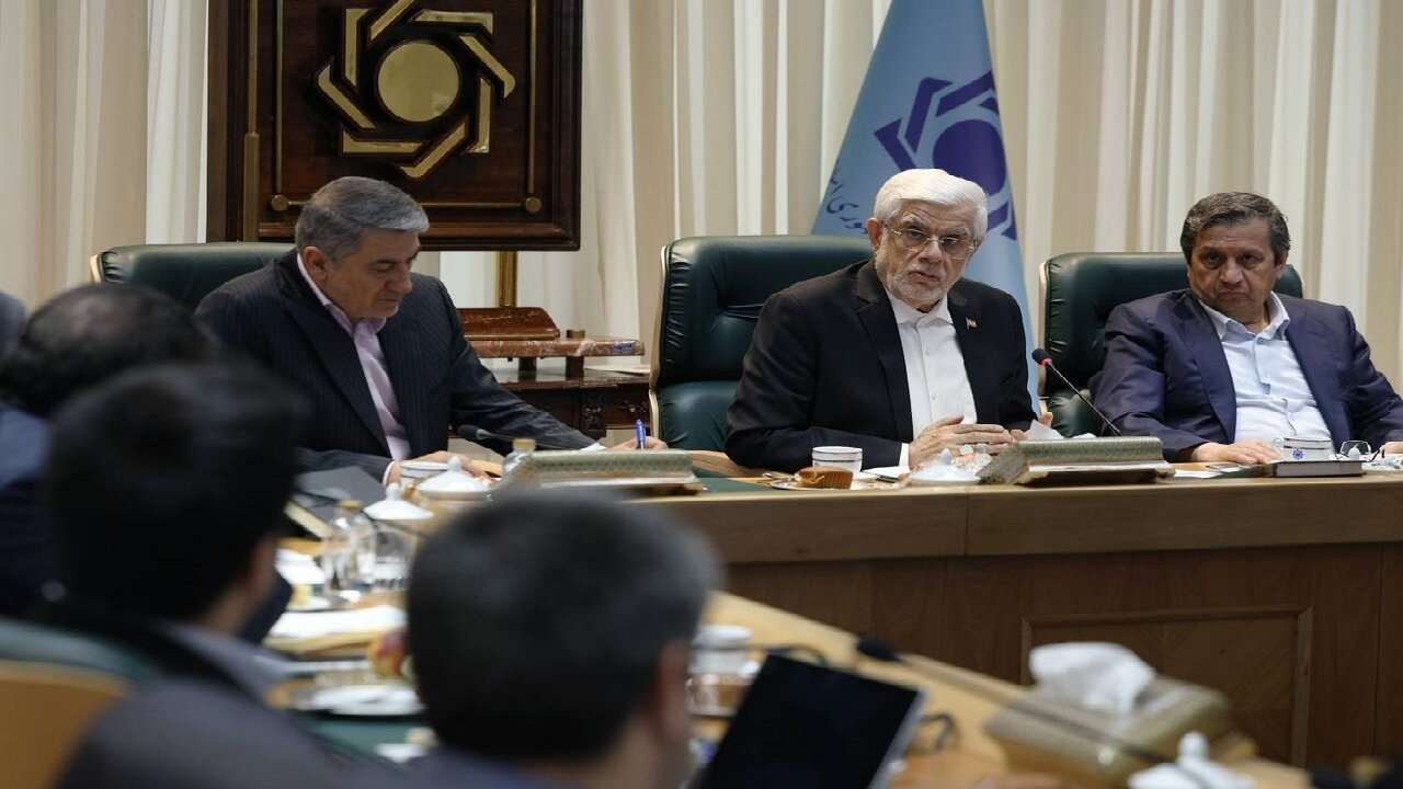 عارف: آمریکا کار جدیدی نمی‌تواند بکند