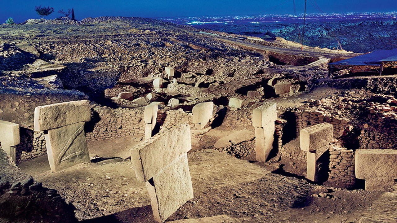 اجداد ما چگونه از آخرالزمان فضایی جان سالم به در بردند؟