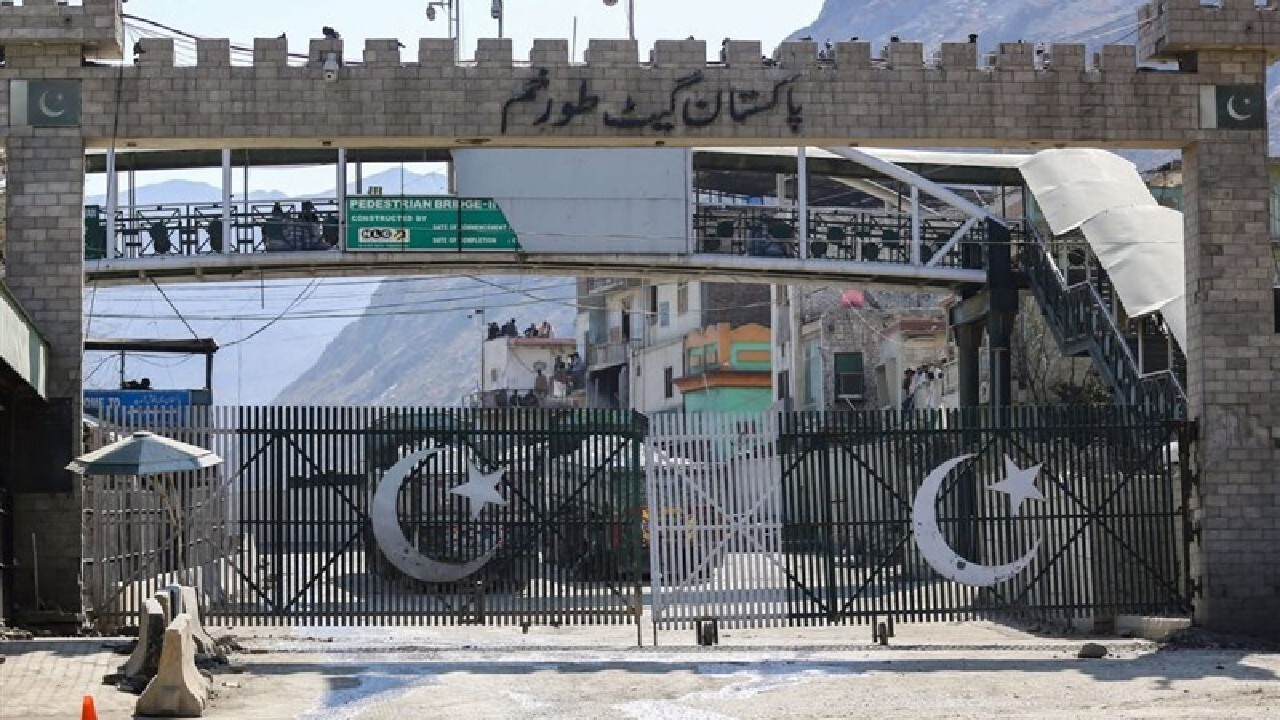 بسته‌شدن گذرگاه تورخم در پی قطع اینترنت افغانستان