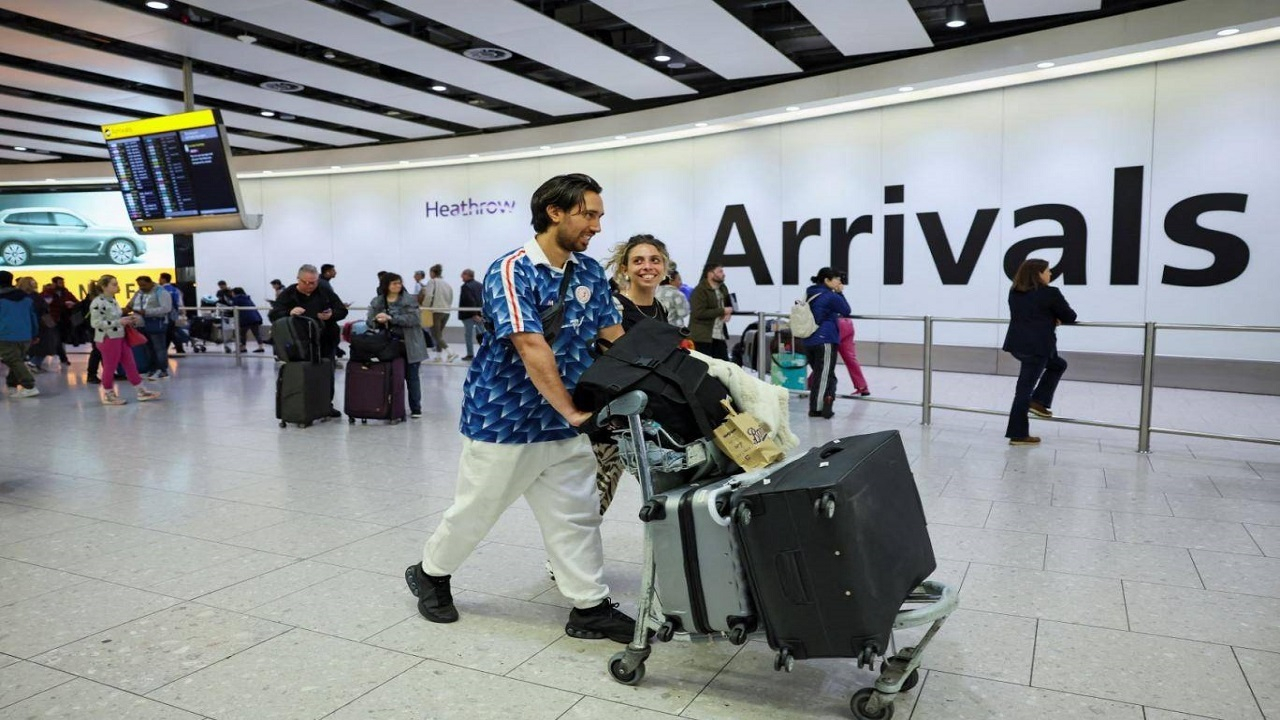 ۶۹۳ هزار نفر انگلیس را در یک سال ترک کردند