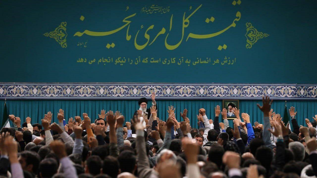 رهبر معظم انقلاب: کارگر یکی از ستونهای اصلی دوام جامعه است