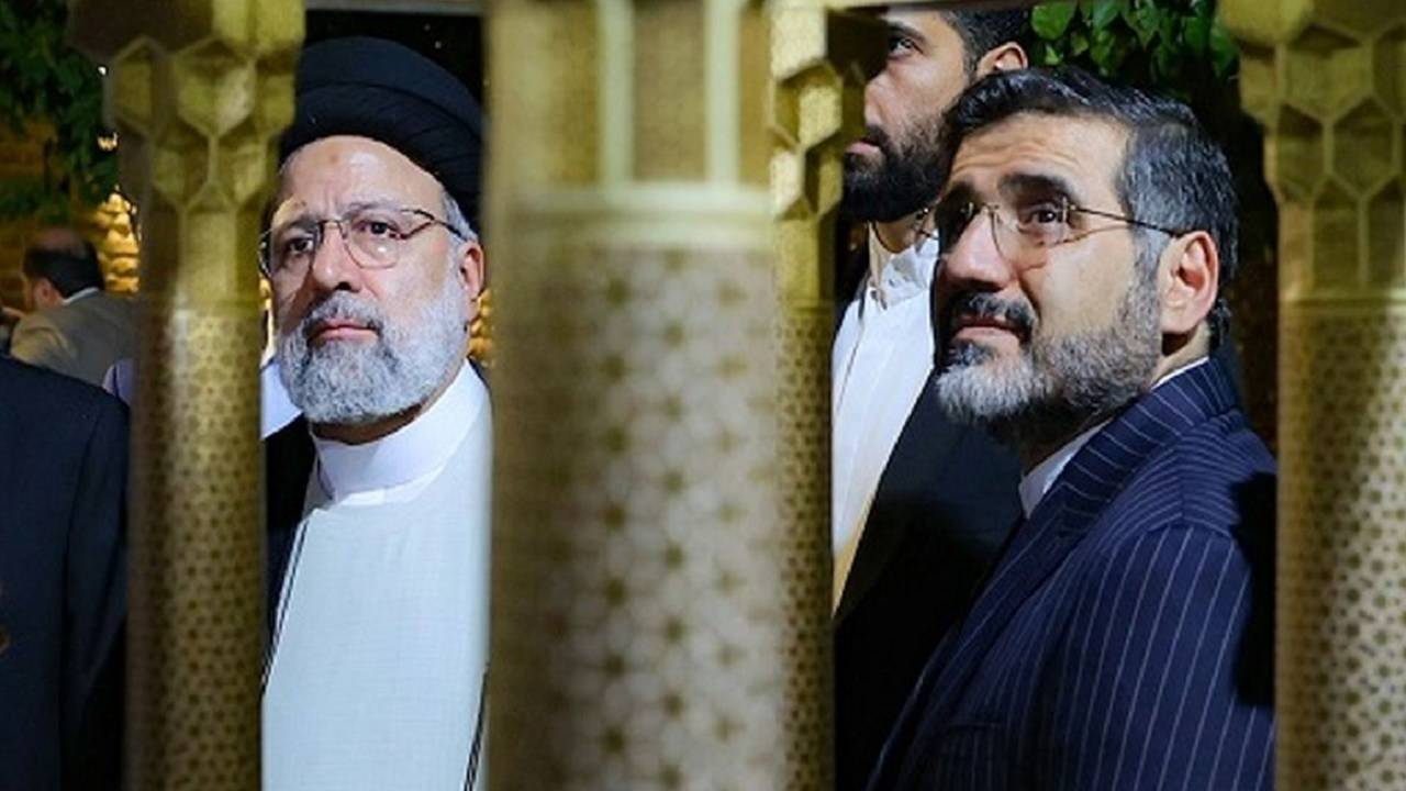 وزیر سابق ارشاد: بخشی از بدن شهید رئیسی همچنان در محل حادثه است