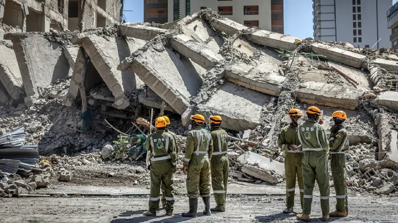 فروریختن ساختمان ۱۶ طبقه در نایروبی؛ امدادگران در حال جستجو برای افراد زیر آوار