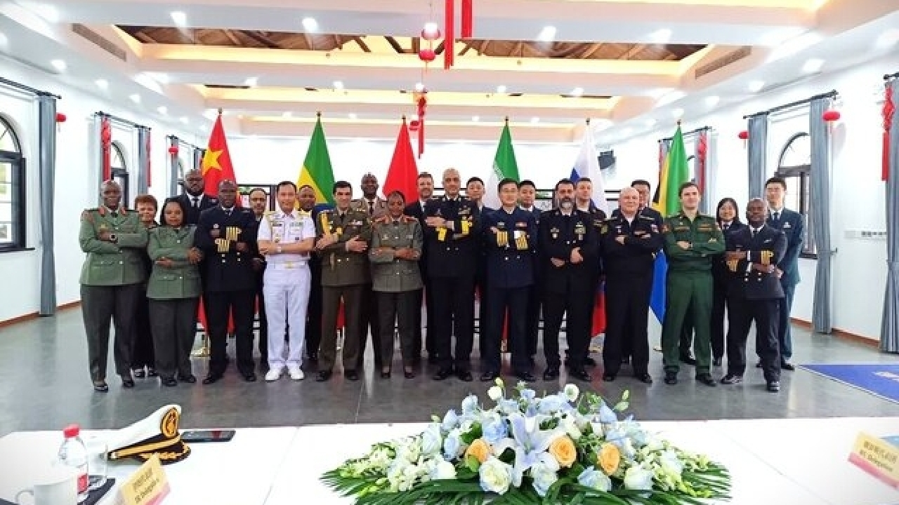 حضور نمایندگان نیروی دریایی جمهوری اسلامی ایران در نشستی تخصصی در چین