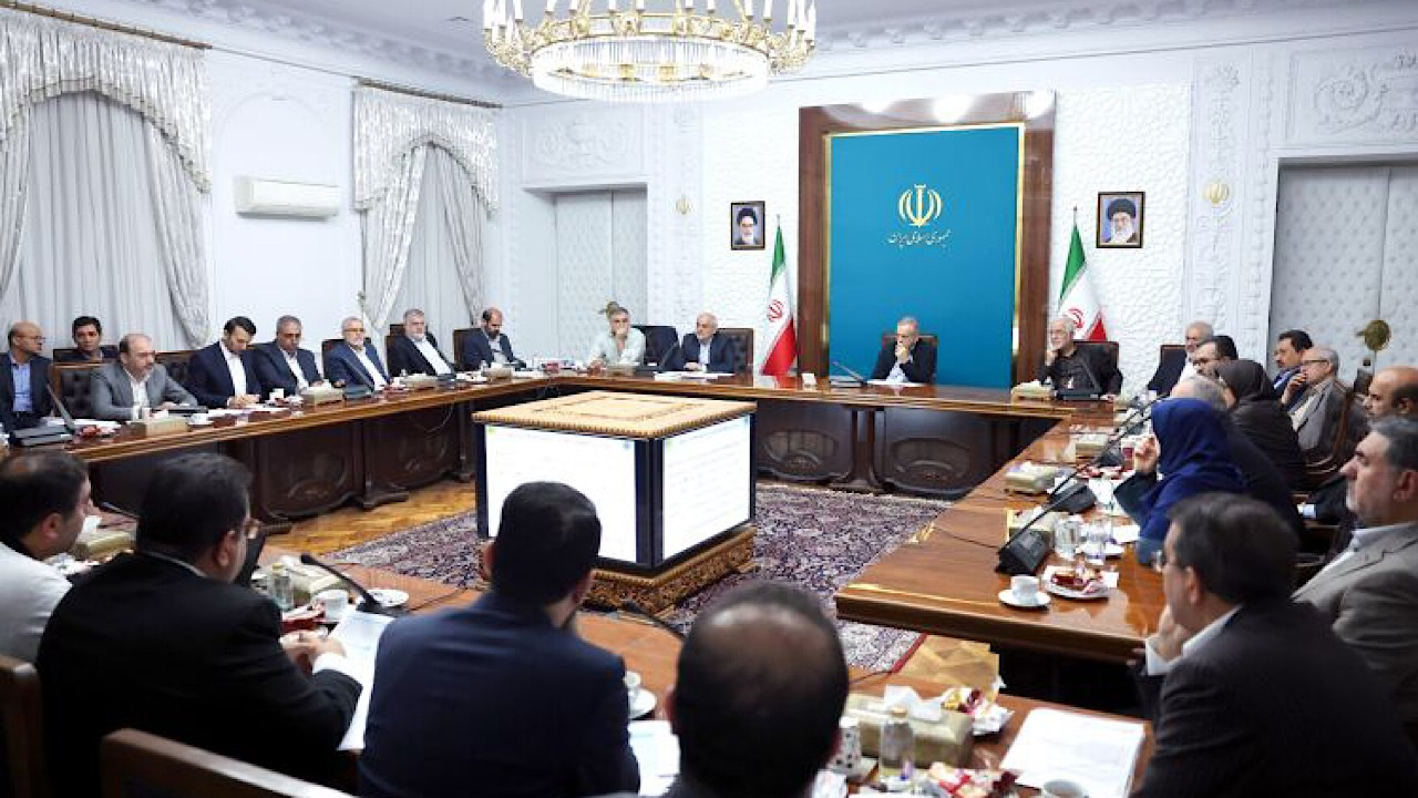 پزشکیان: صرفهجویی از اولویتهای قطعی دولت است