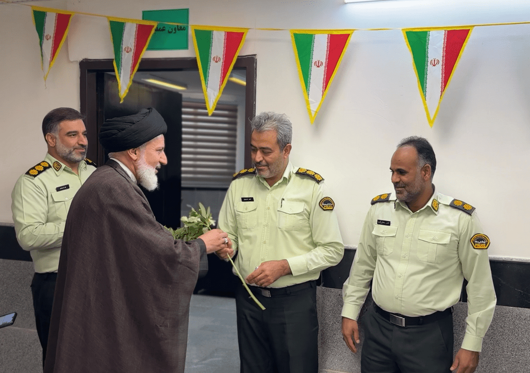 تجلیل خادمان حرم بانوی کرامت از پرسنل خدوم انتظامی استان قم + تصاویر