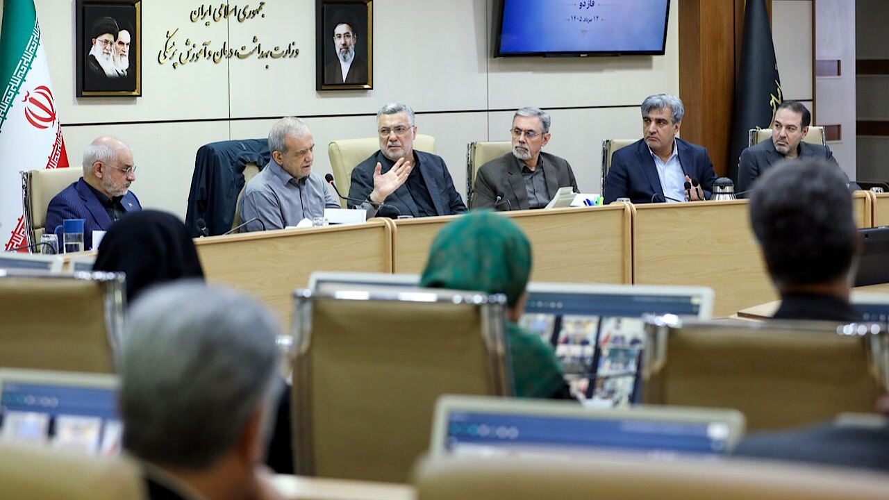 پزشکیان: با اتکا به نخبگان و مدیران با انگیزه می‌توان تحول نظام سلامت را محقق کرد