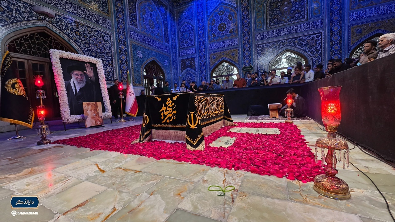 برآورده شدن آرزوی قاری نوجوان برای قرائت قرآن در محضر رهبر شهید انقلاب + فیلم