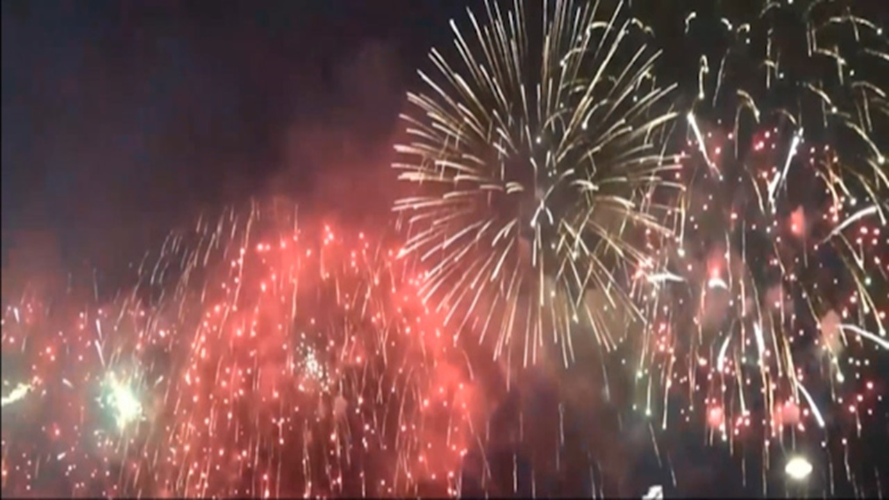 شروع سال اسب با نمایش آتش بازی در هنگ کنگ + فیلم