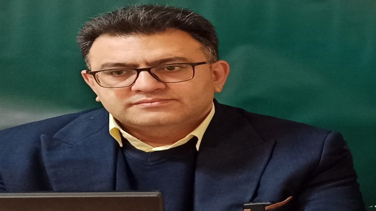 ۱۳ پزشک و پرستار در بازداشت به سر می‌برند