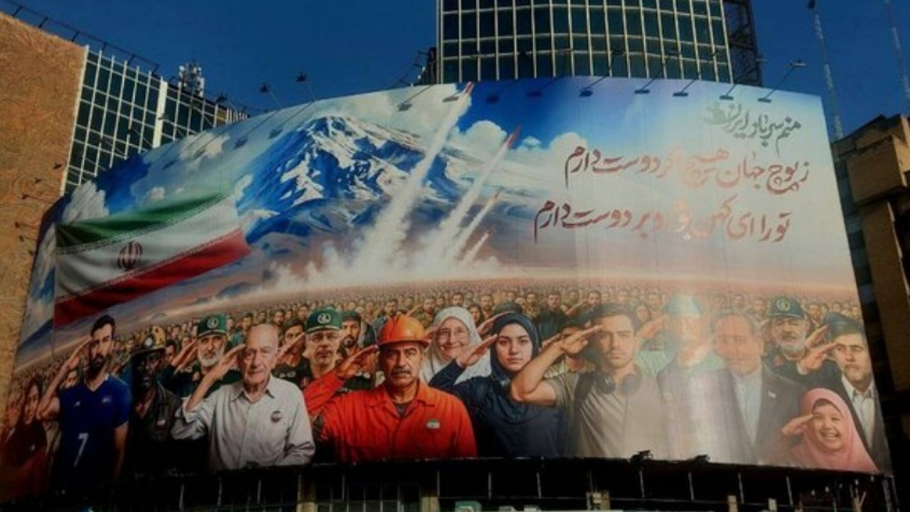 «منم سرباز ایران» به دیوارنگاره میدان ولیعصر (عج) رسید