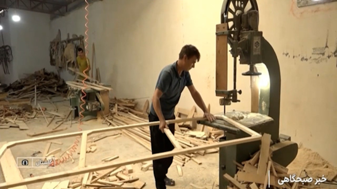 روستای عطاآباد یکی از قطب‌های تولید مبل در ایران + فیلم