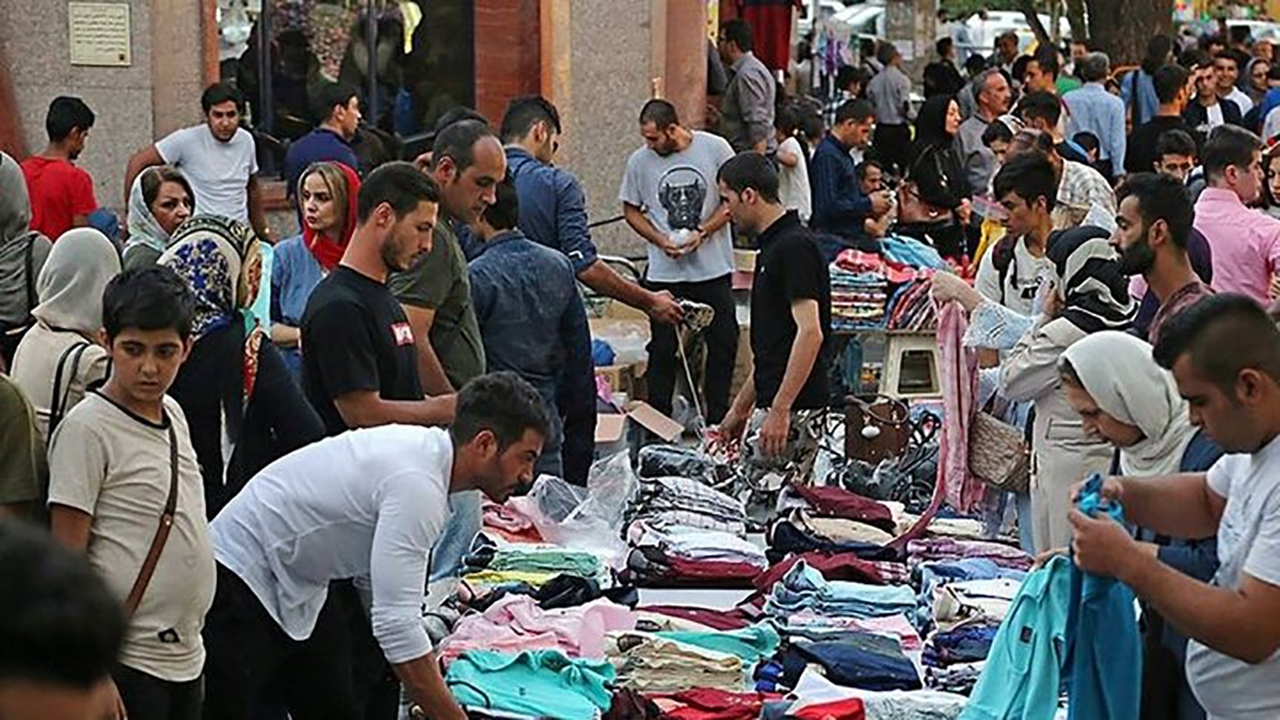 شهرداری تهران با سودجویان اجارهدهنده معابر عمومی به دستفروشان برخورد میکند