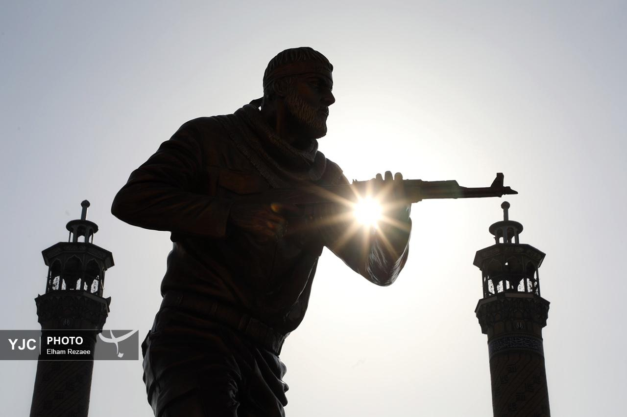 رونمایی از تندیس « سرباز وطن »