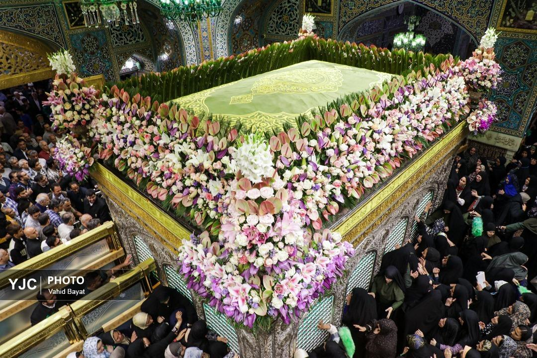 گلآرایی حرم مطهر رضوی در آستانه میلاد با سعادت امام رضا (ع)