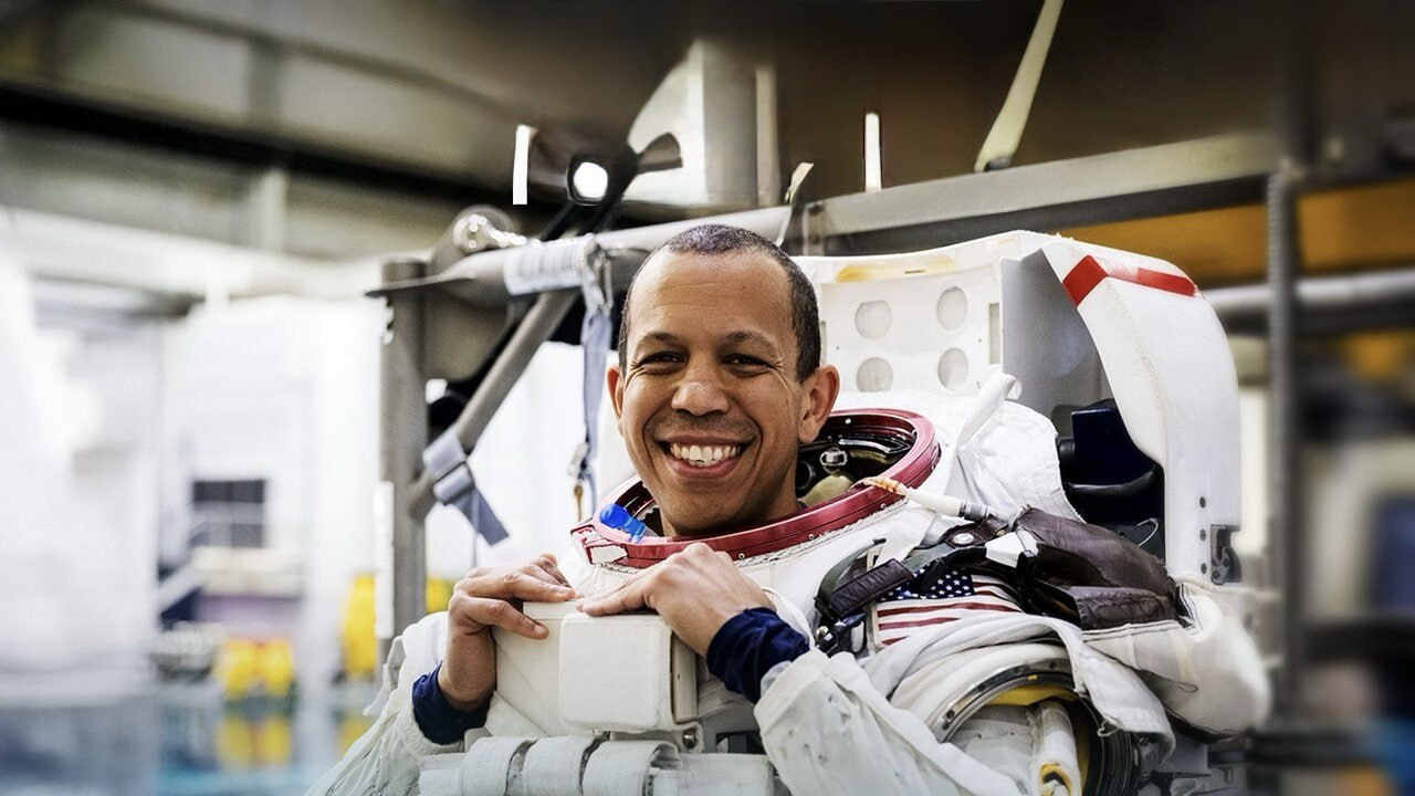 از اعماق کیهان تا اتاق فرمان فضا/ راز مسیر شگفت‌انگیز یک فیزیکدان که فضانورد شد