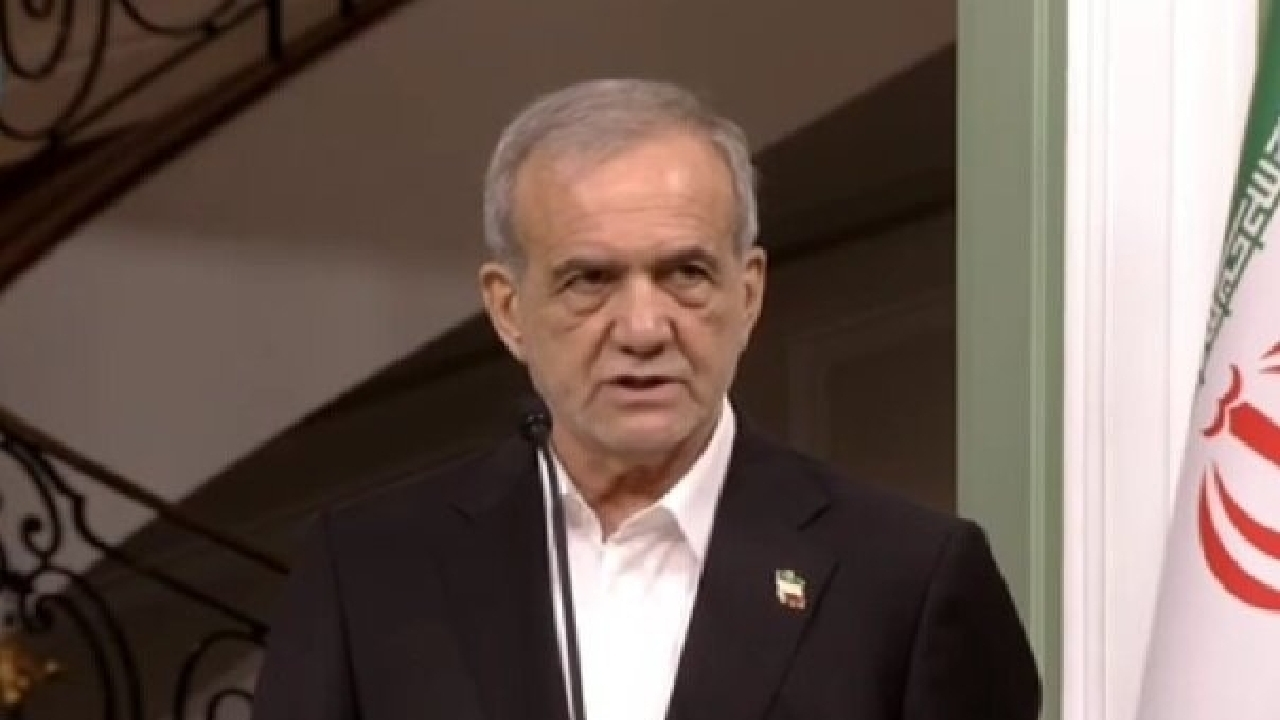 پزشکیان: مردم ایران برای پاسداشت انقلاب و اطاعت از رهبری به صحنه آمدند