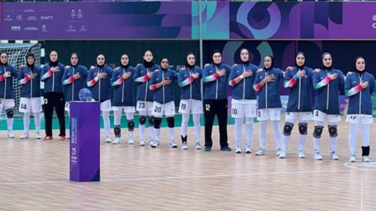 برنز تاریخی بر گردن دختران هندبالیست ایران